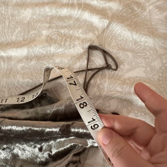 Urban outfitters crushed velvet Vanessa romper size Large silence noise - Picture 7 of 11